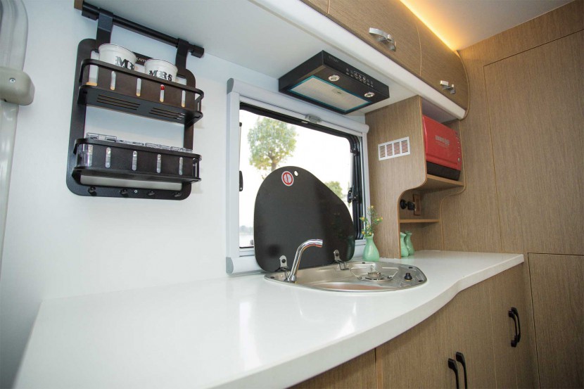 中道房车 大通T60 峻道 房车 （白色）34.8万元 反5