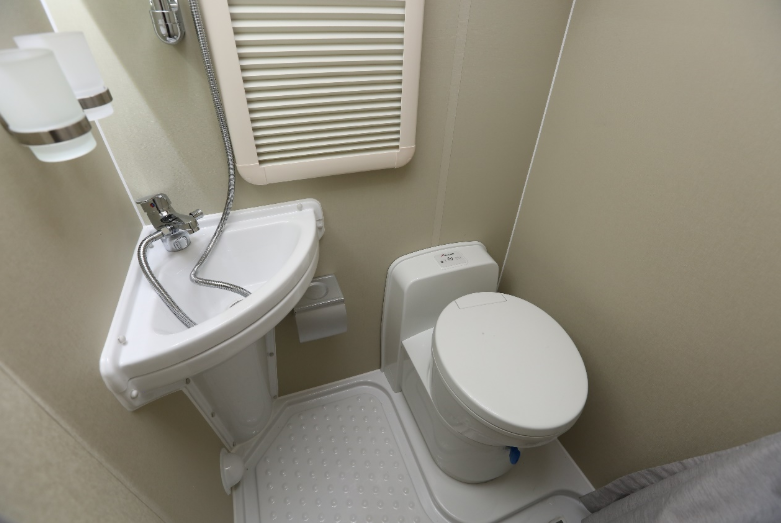 9月2日郑州房车展，宇通C530双拓展房车，宇宙纵游平原阔，通达山河日月长！f33aae9bd0f4e075864dadd04b917a10