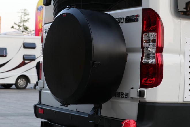 老张定制款——高清实拍2019款顺之旅东风御风白色自动挡B型房车 WLH_5756