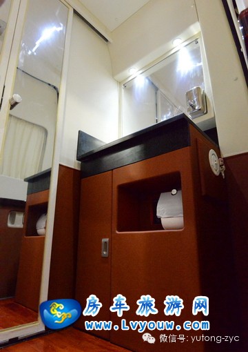 ZK5049XLJ1豪华商务旅居版——宇通深度改装奔驰sprinter房车系列