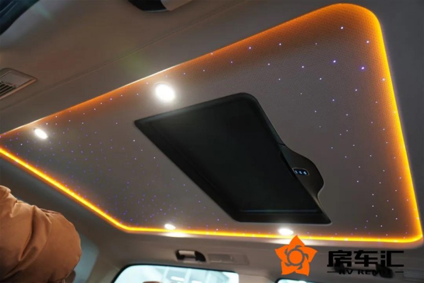 奔驰房车还能这么升级！改完有颜有实力，内饰豪华大气，性价比较高9.jpg