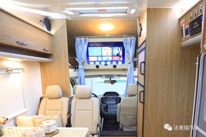 集洗衣机+大冰箱+暖气+空调于一车——法美瑞大通豪华版房车44.8万元