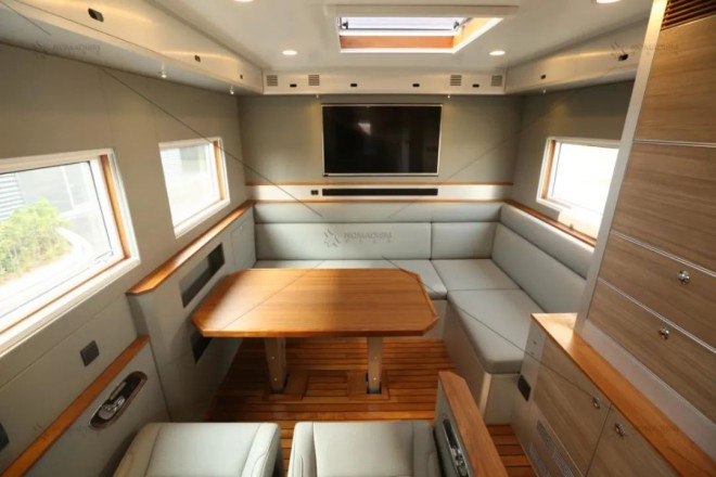 时代的领航者---诺马迪森“领航者M”越野房车图片