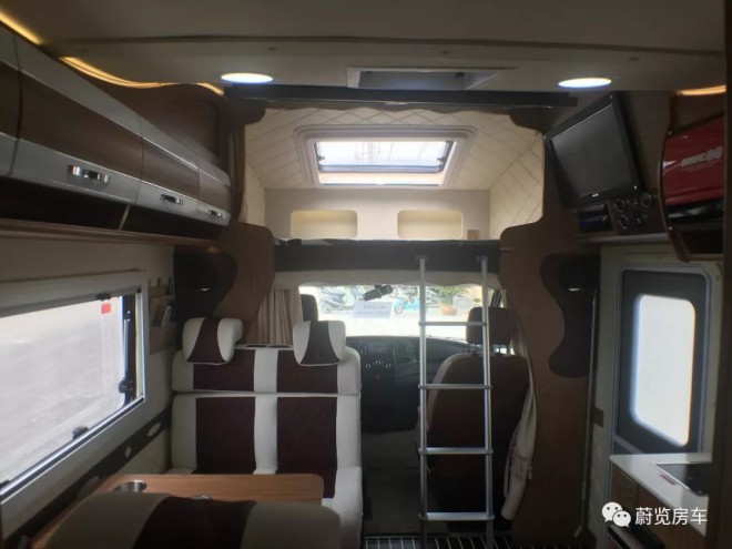 45.8万元蔚览房车国产依维柯欧胜C型旅居车