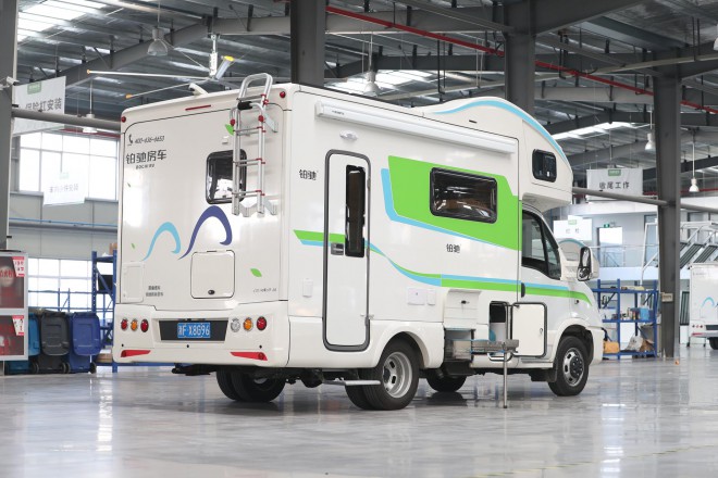 精致欧式风格、高端商务元素，“铂驰旅行家”单拓展房车 WLH_7257