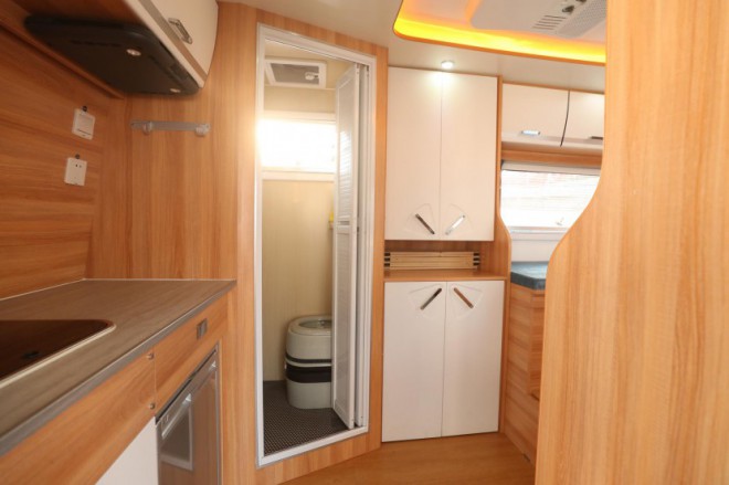 6.5洛阳房车展澳森房车新款糅合澳洲设计元素可上牌拖挂房车亮相4878ada0304f4cad8930d3fe2cb69631