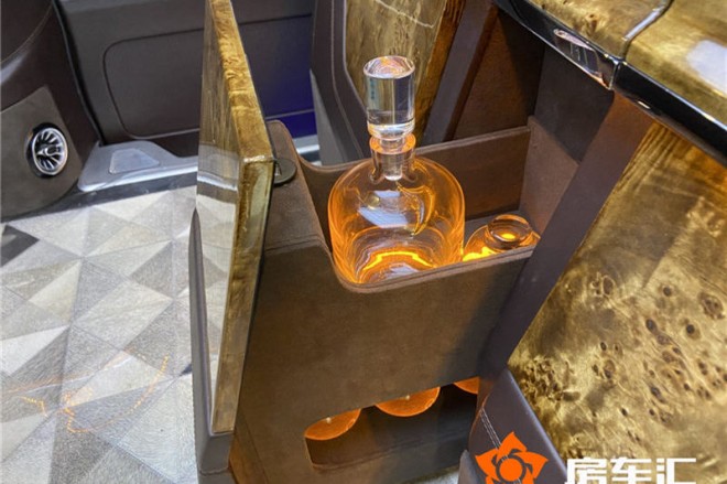 【圣母峰凯旋】奔驰商务车对坐（4+2）平顶全隔202009181455202426