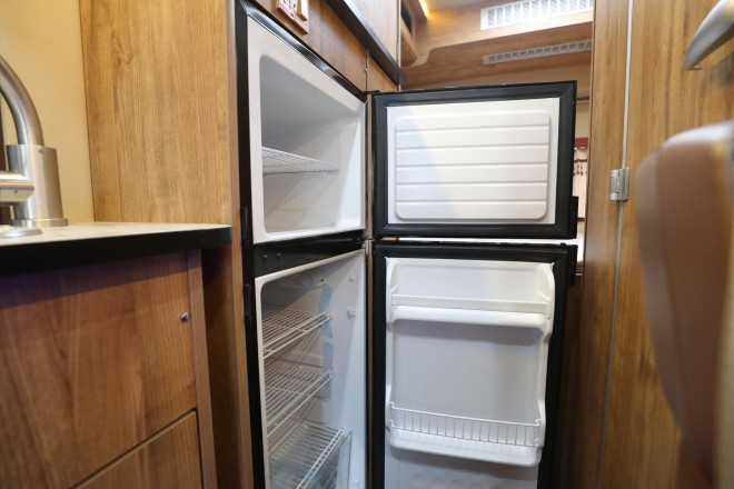 老张定制款——高清实拍2019款顺之旅东风御风白色自动挡B型房车 WLH_5958