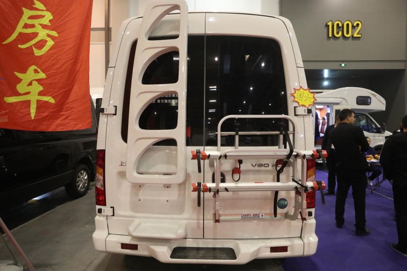 双景房车（国六）大通B型长轴高顶房车 25.8万元 WLH_4866