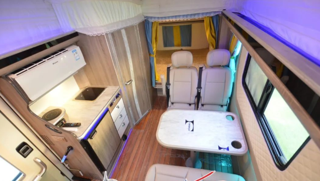 想兼得高通过性+宽敞空间？9月2日郑州房车展，这两款齐星C型升顶房车等您选择！52e64943adc28779e8779348d245d3ce