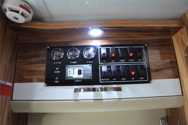 拓锐斯特依维柯C型菁英版 48.8万起 DSC_0178