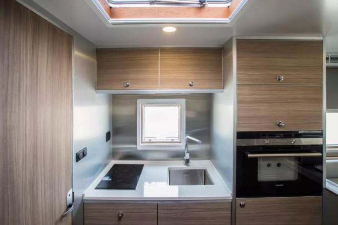 诺马迪森-“穿越者B”奔驰4x4越野房车——不惧束缚的越野房车（二）1c72e6cdbbf542f8bdfce8ae848e1d6d