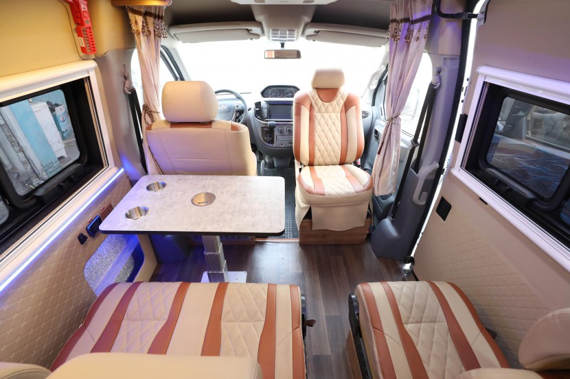高清实拍2019款顺之旅大通V80全新格局B型房车 WLH_7913