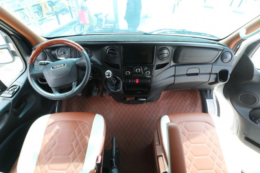 智森纯手工打造2019款国产依维柯C型房车6613f585bd664a3fa433039de3e48bb2