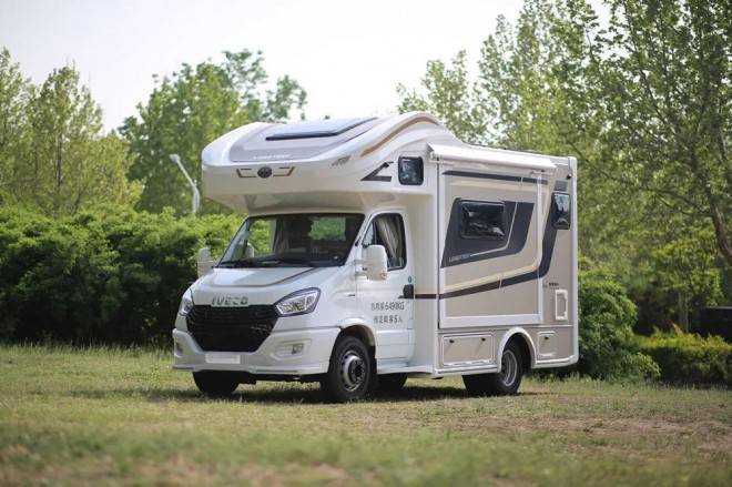 隆翠C620尊享版侧拓C型房车——极致、自由，给你独一无二的专属旅途！ecaab503afecc8040a691398e2237112