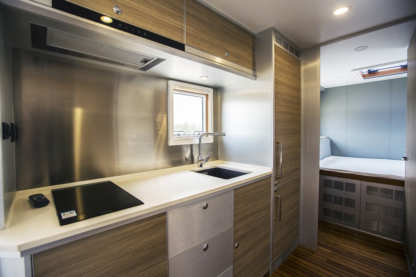 德野奔驰6X6越野房车征途者B诺马迪森房车戈壁荒漠无限征途这是描述信息