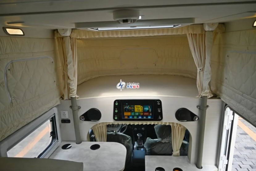 9月2日郑州房车展:齐星房车星浩版单排越野,强劲实力,瞬间游离!561fda41cc7a1e946d1d561214cb1154