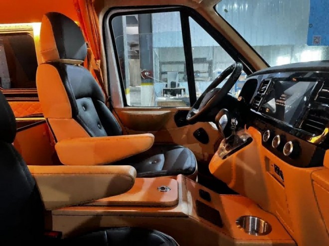 9月2日郑州房车展，尚旅福特梦享家1号，以梦为马，畅享韶华！10765ccbe70b81039c917110feb231ca