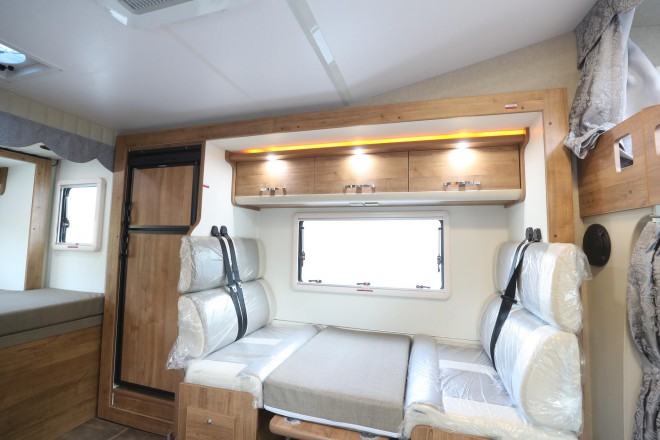 拓锐斯特“欧畅版TIC-621A”依维柯双拓展C型房车 WLH_6864