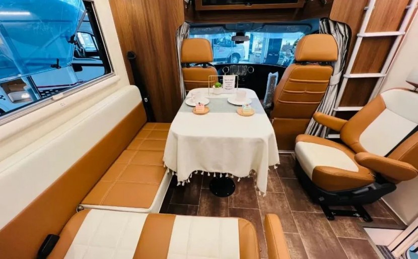 9月2日郑州房车展，瑞弗V800E丝绸之路版房车，望旭日东升，赏夕阳余晖！2a1b026b43df75e9c608a79fff36f419