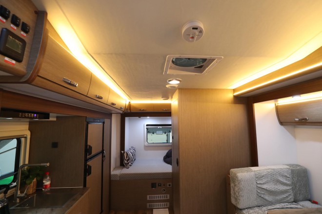 中道房车 进口依维柯中冀G8房车 92万元 WLH_6475