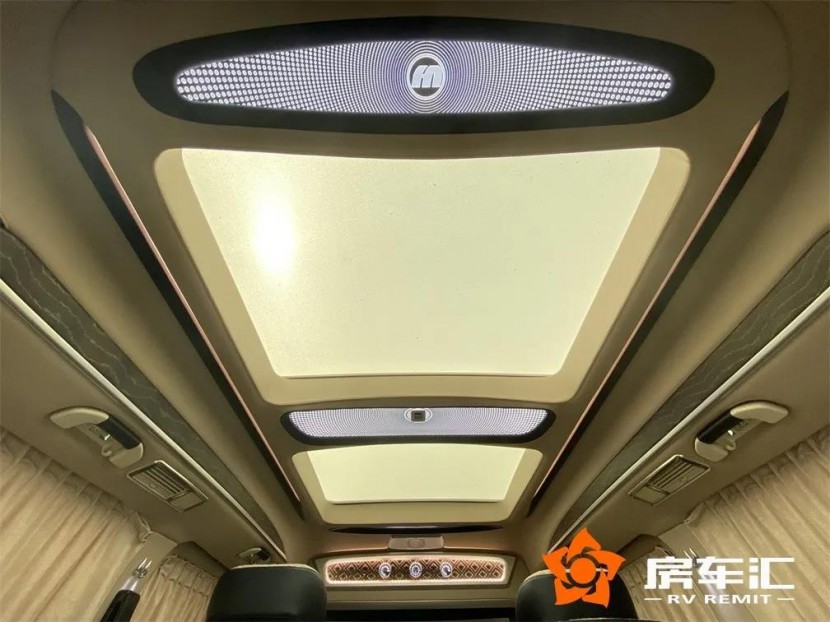 奔驰V-class全隔断MPV商务车，为什么备受老板明星们的喜欢？14.jpg
