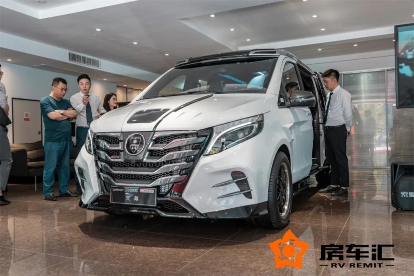 看完罗伦士LS560MX天幕版，埃尔法都要靠边站，雷克萨斯LM也不够看？15.jpg