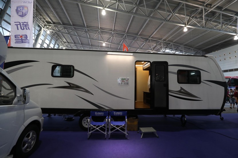 新星房车 美式单拓展露营地拖挂房车 24.8万元 WLH_6005