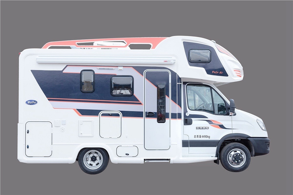 亚特房车2020款尊领型 st双拓展房车依维柯欧胜8at白色
