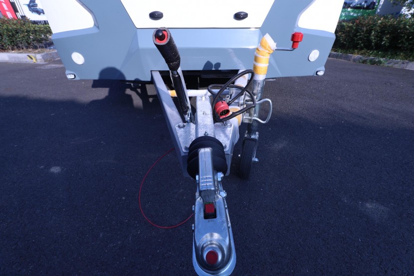 实用主义——飞神9011拖挂式房车（详拍） WLH_6807