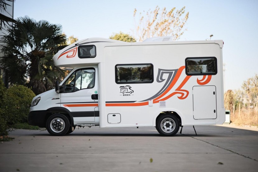 想选C型无拓房车？9月2日郑州房车展，秦帝铜爵系列QC20房车，旅居良选莫错过！f86b994d34006707bbf2c8a1ca047230