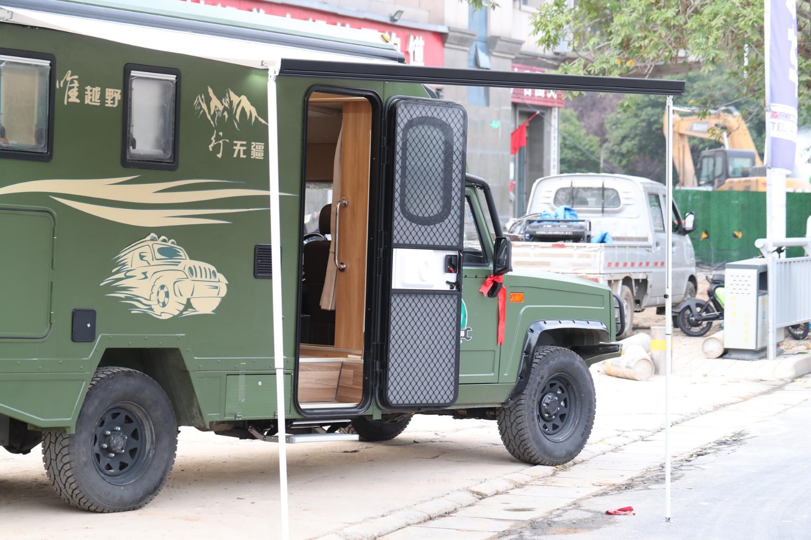 都市丛林 北汽勇士 越野房车 横床版车身外观