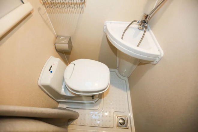 宇通全顺自动挡C520多用途房车