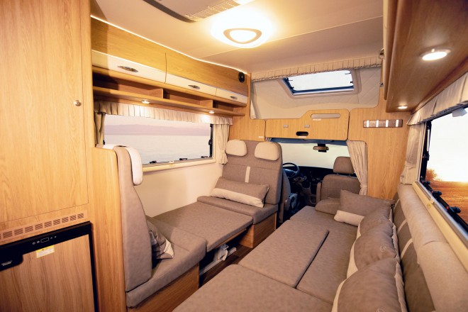 金冠宾歌CX510依维柯C型后拓展房车6座202104071443421628428