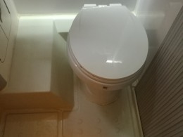 江铃原厂考斯特 江铃考斯特