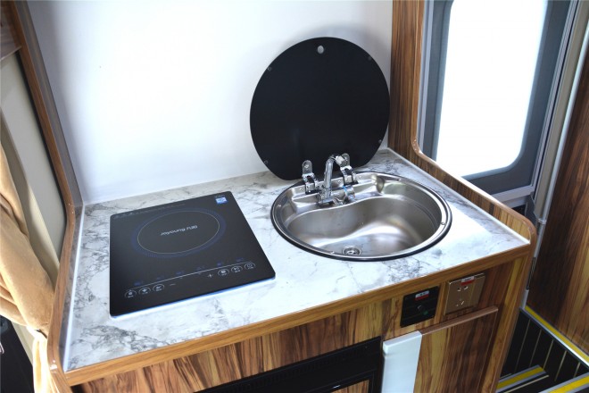 拓锐斯特依维柯C型菁英版 48.8万起 DSC_0176