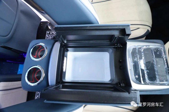 【新车到店】新款奔驰平顶威霆——私人订制版图片