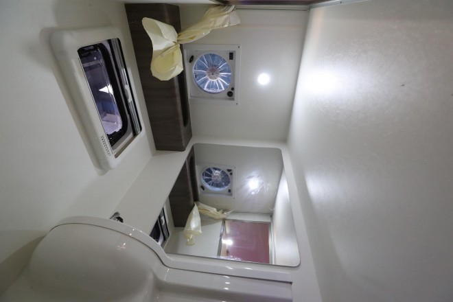 高清实拍2019款顺之旅依维柯8AT自动挡大额头C型房车（子母床款） WLH_6039