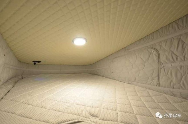 齐星福特新全顺B型升顶房车邀您参加9月2日郑州房车展，海角天涯，共享繁华！f1dad6c4da3735c4f392608348ee20a8