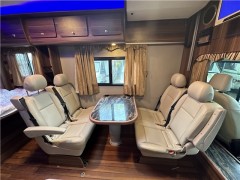 齐星   2019款依维柯后拓展C型房车