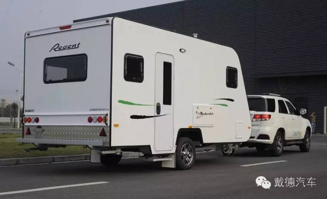 隆翠C15上路拖挂式房车