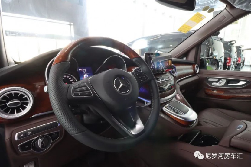 奔驰商务高端系列——迈巴赫咖啡棕图片