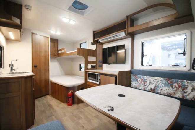 巨威拖挂房车,带你走进不一样的房车生活!图片