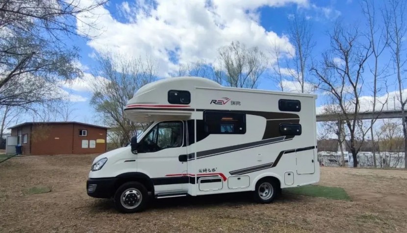 9月2日郑州房车展，瑞弗V800E丝绸之路版房车，望旭日东升，赏夕阳余晖！8e97c04fc2e79beea216a687bac36a4e