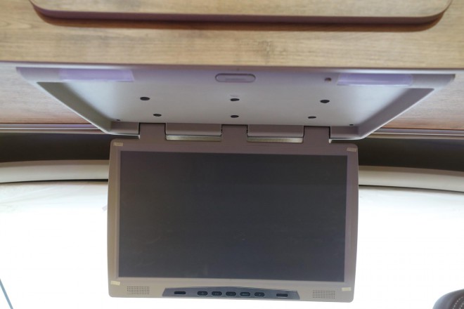 老张定制款——高清实拍2019款顺之旅东风御风白色自动挡B型房车 WLH_5946