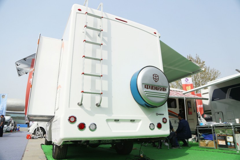 中道房车 大通T60 峻道 房车 （白色）34.8万元 图片2