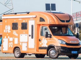 延龙 依维柯双拓C型房车