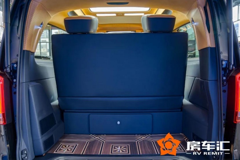 全新奔驰V-Class商务车牛年开局，提供专属你的五星级体验！14.jpg