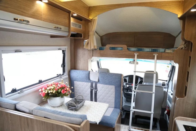 【4•12洛阳房车展】新飞房车专用汽车先进的冷藏及保温技术打造多款房车亮相展会