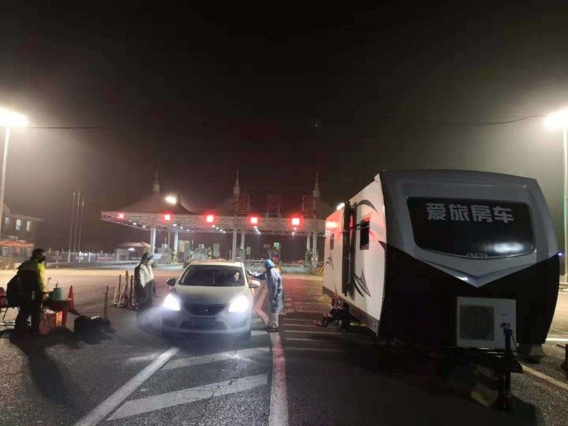 爱旅房车支援高速公路检查站，共抗疫情 微信图片_20200201004106